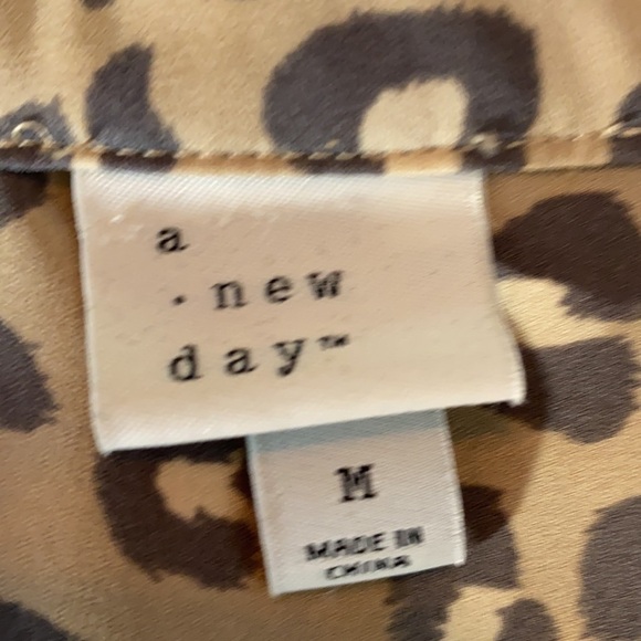 A New Day cheetah medium blouse - Picture 6 of 7